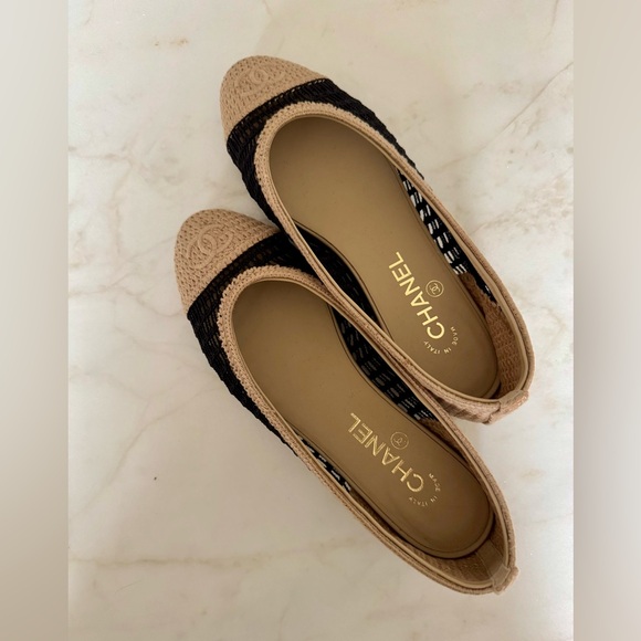 CHANEL | Shoes | Chanel Tan And Black Ballet Flats In Rafia Spring ...
